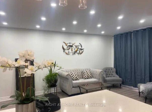 357 - 1395 Williamsport Drive, Mississauga, Ontario L4X2T4