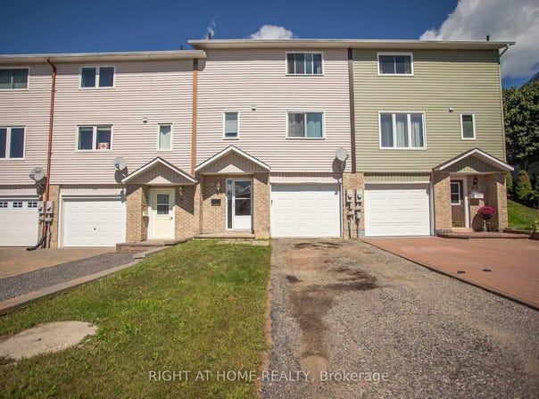 92 Farquhar Place, Elliot Lake, Ontario P5A3H9