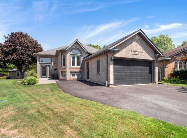 70 Jefferson Court, Welland, Ontario L3C7G4