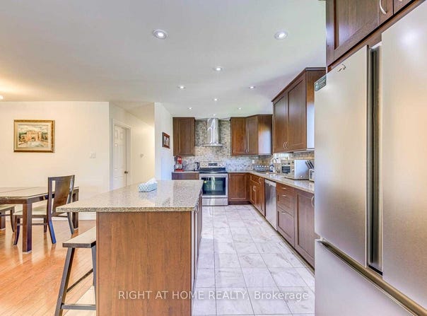 Main - 4004 Midhurst Lane, Mississauga, Ontario L4Z1C7