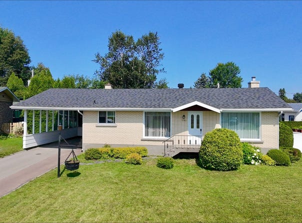 1980 Rue Bourdon, Jonquière, QC G8A2B8, CA, Jonquière, Quebec G8A2B8