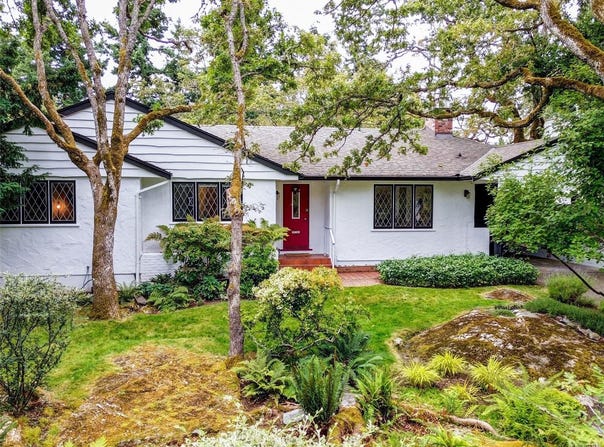 3539 Plymouth Rd, Oak Bay, British Columbia V8P 4X7