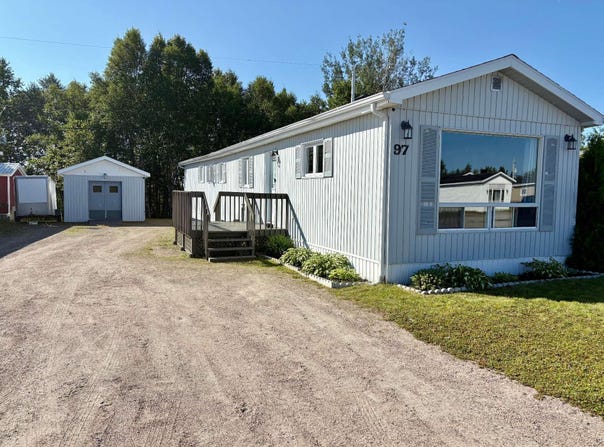 97 Rue Lessard, Chute-aux-Outardes, QC G0H1C0, CA, Chute-aux-Outardes, Quebec G0H1C0