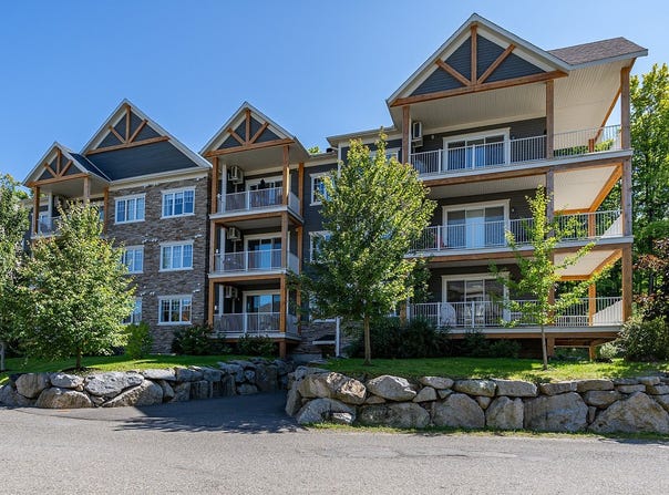 235 Rue du Cercle-des-Cantons, Bromont, QC J2L0R4, CA, Bromont, Quebec J2L0R4