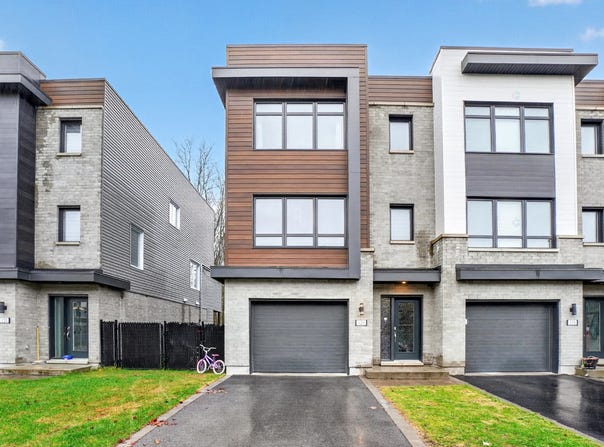 129 Rue Stephen-Hawking, Châteauguay, Quebec J6K0K2