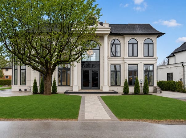 321 Morden Road, Oakville, Ontario L6K 2S6