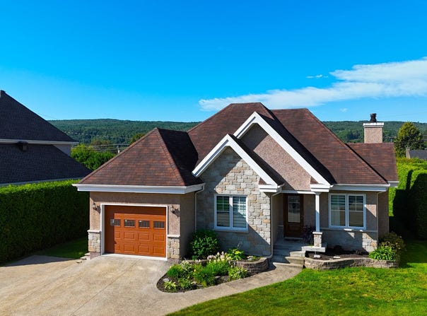 8 Rue des Pins, Clermont, QC G4A1H4, CA, Clermont, Quebec G4A1H4