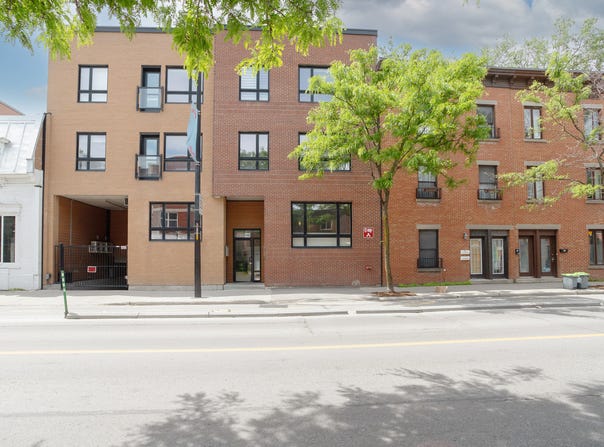 1850 R. Atateken, Montreal, Quebec H2L 3L6