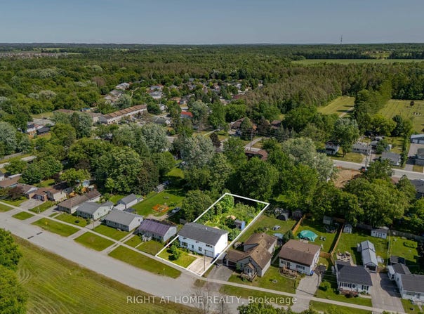 118 Queen Street, Essa, Ontario L0M1B0