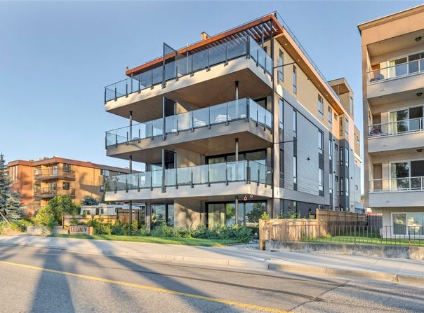 602 Lakeshore Drive 102, Penticton, British Columbia V2A 1B9
