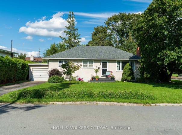 11 Hilliard Avenue, Cityview - Parkwoods Hills - Rideau Shore, Ontario K2E 6B8