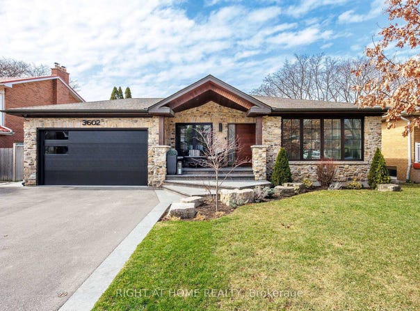 3602 Logmoss Crescent, Mississauga, Ontario L4Y3S9