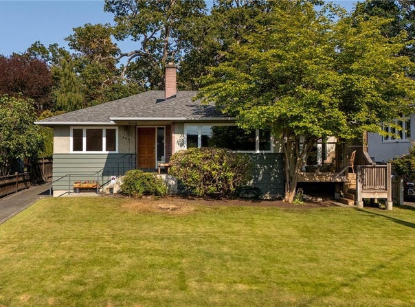 645 Transit Road, Oak Bay, British Columbia V8S4Z4