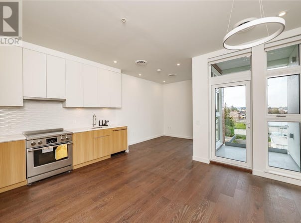 9570 Fifth Street, Sidney, British Columbia V8L2W5