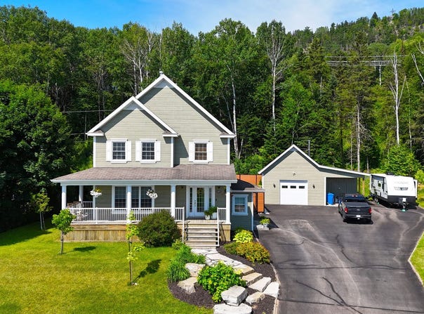 47 Rue Antoine-Grenier, Clermont, QC G4A1L2, CA, Clermont, Quebec G4A1L2