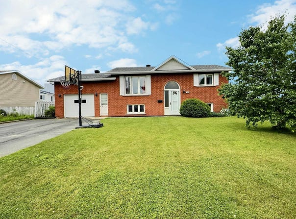 54 Av. Limoges, La Sarre, QC J9Z2R5, CA, La Sarre, Quebec J9Z2R5
