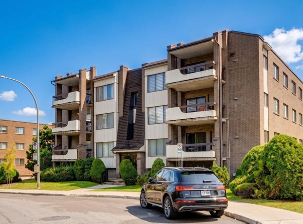 3055 Place Alton-Goldbloom, Chomedey, Quebec H7V3X1