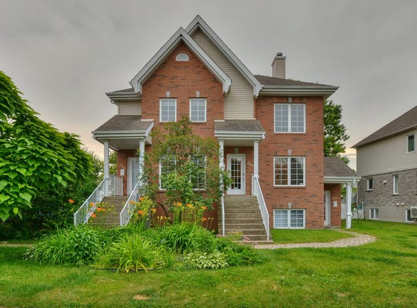 205 Rue des Violettes, Sainte-Thérèse, Quebec J7E5S3