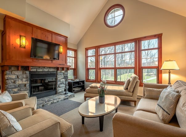 227 Ch. des Quatre-Sommets 7, Mont-Tremblant, Quebec J8E 1C6