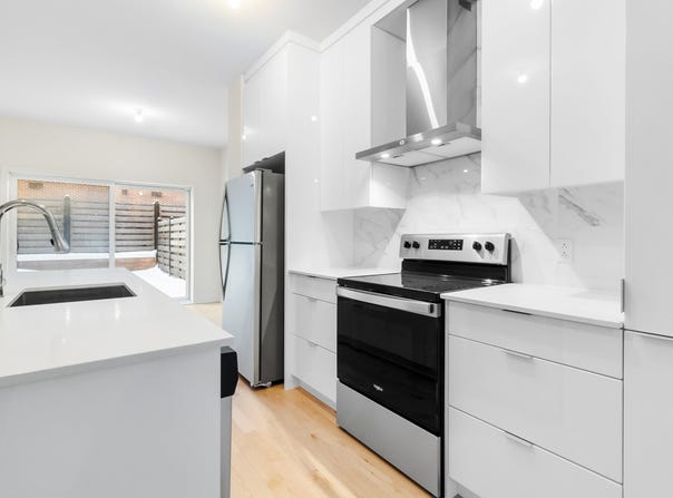 1044 Rue Jacqueline-Sicotte, LaSalle, QC H8N0G3, CA, LaSalle, Quebec H8N0G3