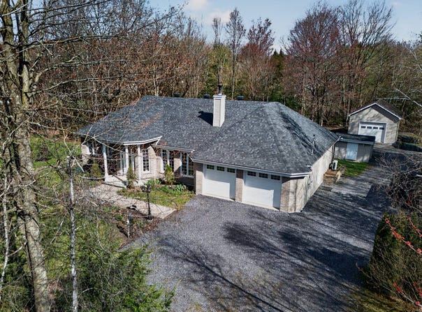 1566 Rue Lalonde, Granby, Quebec J2J1Z8