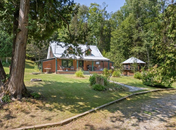41-45 Ch. Charbonneau, Bouchette, Quebec J0X1E0