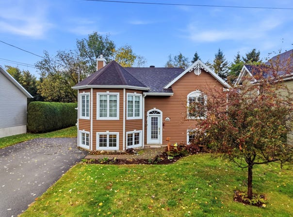 192 Rue Montcalm, Victoriaville, Quebec G6R1N6
