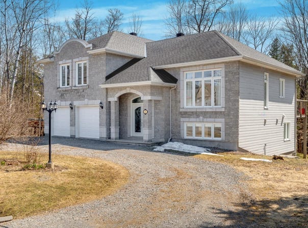 60 Ch. du Barrage, Chelsea, Quebec J9B 1N2