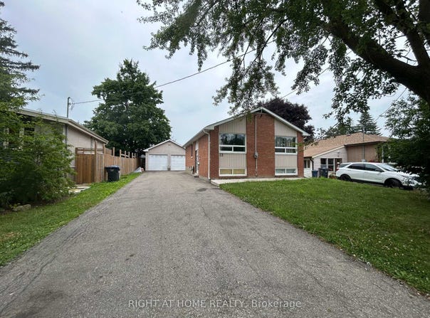 12 Lawrence Crescent, Brampton, Ontario L6W2P3
