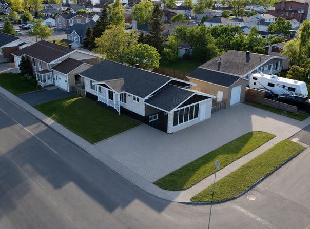53 Rue Régnault, Sept-Îles, Quebec G4R3R9