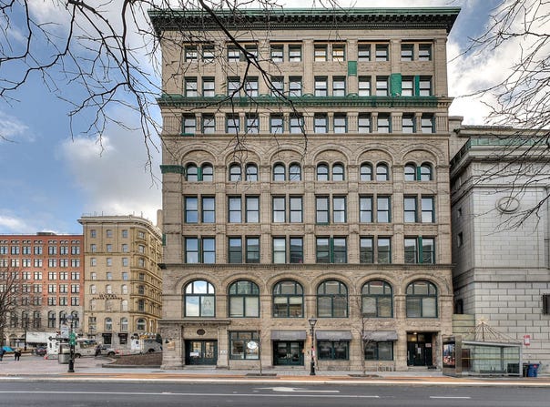 100 Rue St-Antoine O., Montréal (Ville-Marie), Quebec H2Y 1J6