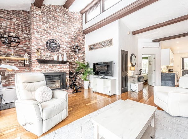 254 Rue Lesage, Sainte-Adèle, Quebec J0R1R0