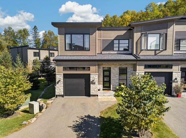 525 Allée de l'Académie, Mont-Tremblant, Quebec J8E0K4