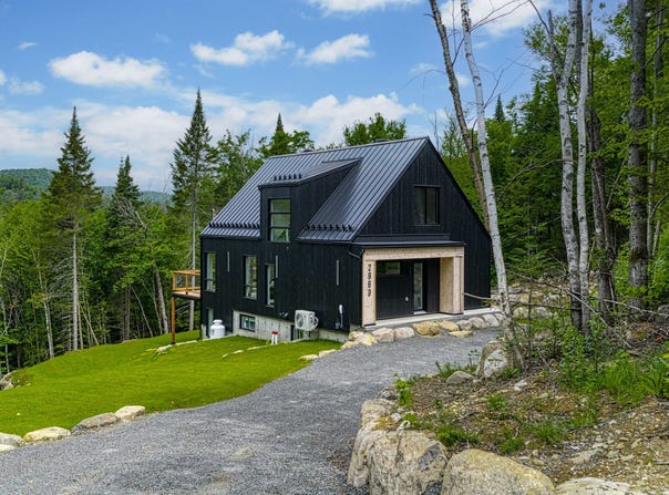 2963 Rue du Domaine-du-Lac-Lucerne, Sainte-Adèle, Quebec J8B 3K9