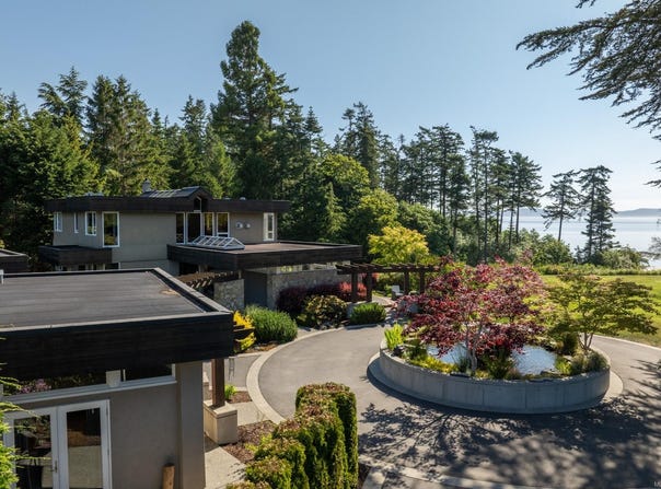 5605 Parker Ave, Saanich, British Columbia V8Y 2N2