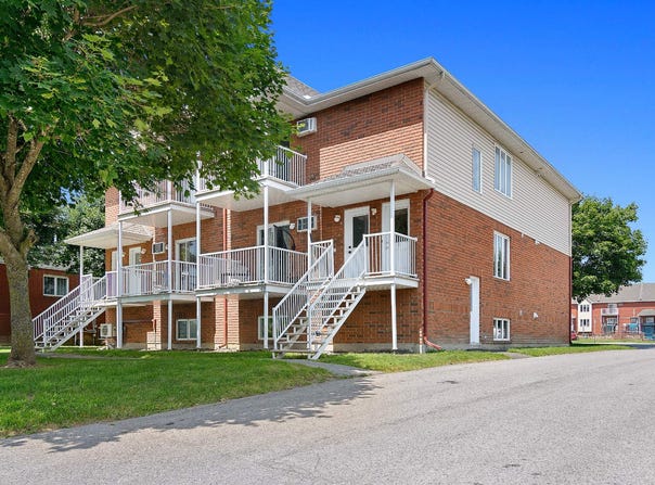 48 Rue du Cosmos, Hull, QC J9A3W7, CA, Hull, Quebec J9A3W7