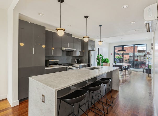 2121 Rue Sherbrooke E. #301, Montréal (Le Plateau-Mont-Royal), Quebec H2K1C2