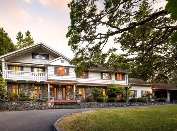 3460 Beach Dr, Oak Bay, British Columbia V8R6M5