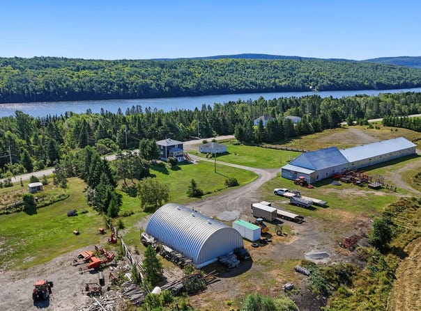 270 4e Rang O., Saint-Anaclet-de-Lessard, Quebec G0K1H0