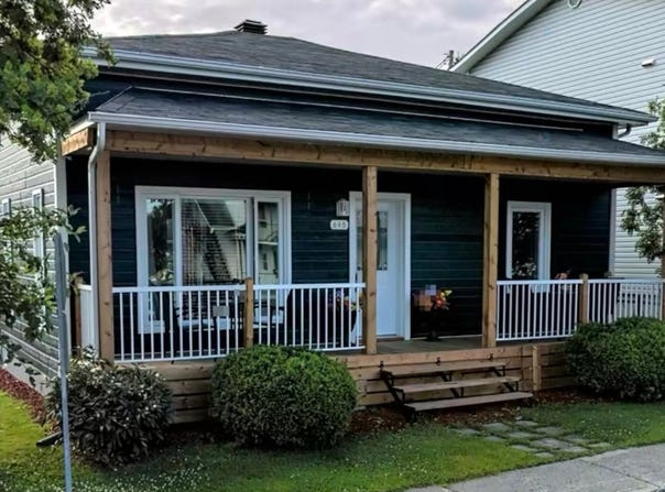 695 Rue Caron, Chicoutimi, Quebec G7J2Z8