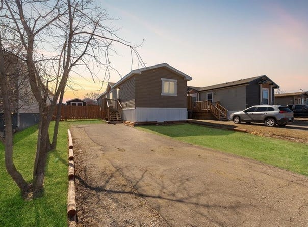 280 Clausen Crescent, Fort McMurray, Alberta T9K2H6