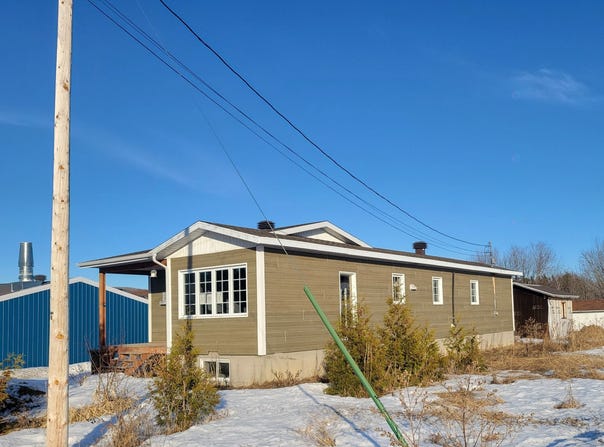 2 Rue Ferlatte, Lac-au-Saumon, Quebec G0J1M0