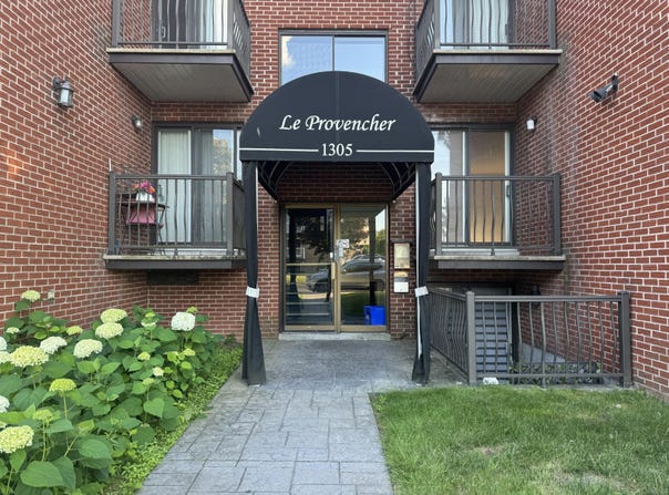 1305 Boul. Provencher, Brossard, QC J4W1Z3, CA, Brossard, Quebec J4W1Z3