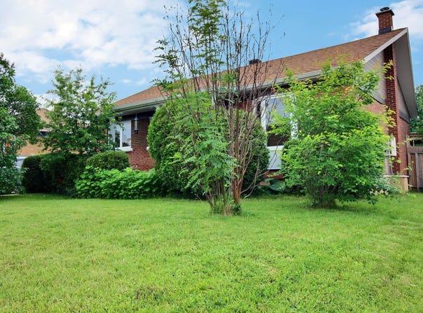 718 Rue du Stade, Chicoutimi, QC G7J3V1, CA, Chicoutimi, Quebec G7J3V1
