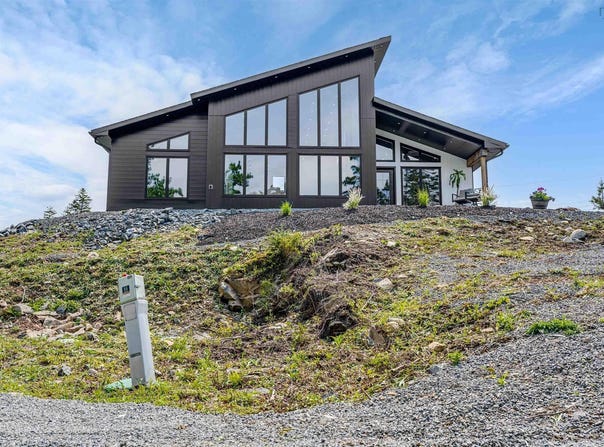242 Heritage Way, East Uniacke, Nova Scotia B0N 1Z0