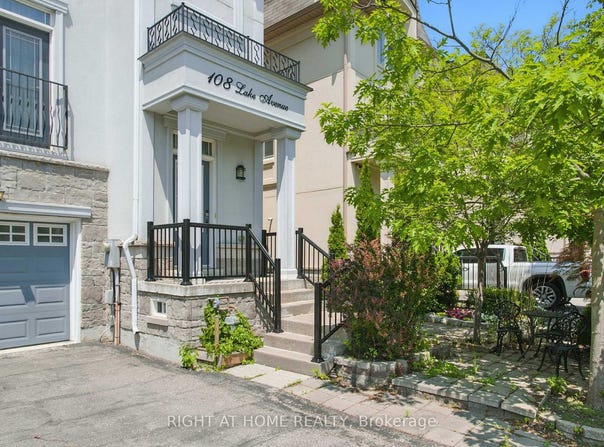 108 Lake Avenue N, Richmond Hill, Ontario L4E3G6