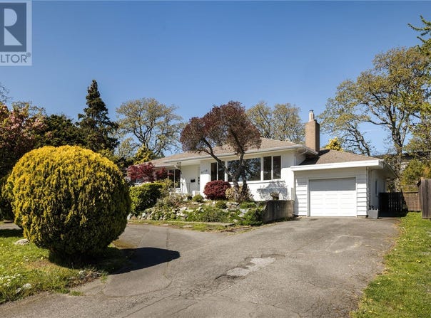 2176 Lansdowne Road, Oak Bay, British Columbia V8P1B6