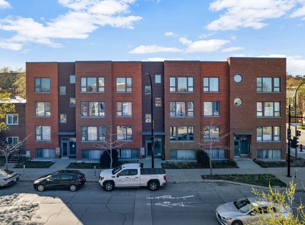 2739 Rue Hochelaga, Montréal, Quebec H2K1J9