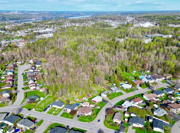 Rue Constantin, Chicoutimi, Quebec G7H6M6