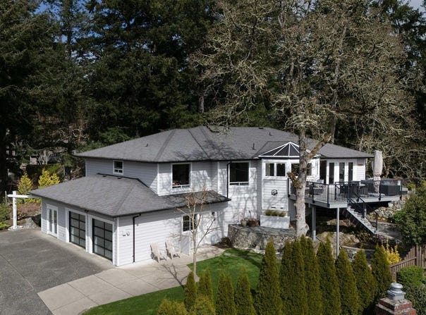 1006 Pheasantwood Pl, Saanich, British Columbia V8X4Z3